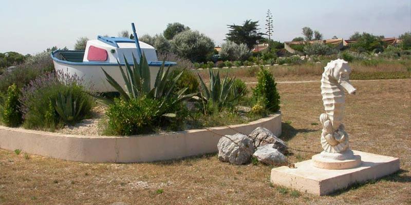 Plage: Atypique Bord De Mediterranee